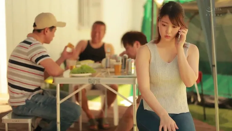 ông chồng khờ để vợ yêu tham gia sự kiện cắm trại với mấy gã nhà đối diện và cái kết